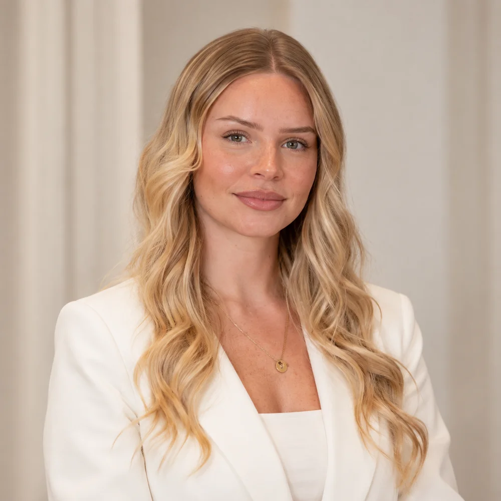Porträt von Natalia, zuständig für Social Media und Terminplanung bei Sener Aesthetics